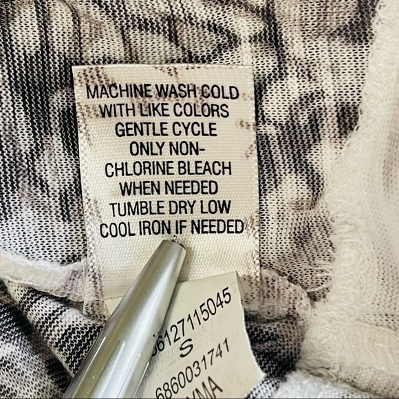 MODERN Striking APT 9 chic FLORAL patterned V NECK silky sheen LONGER IN LENTGH - Picture 6 of 12